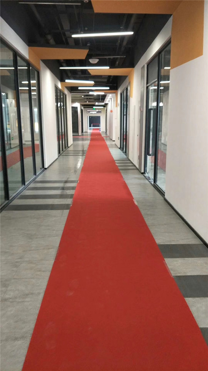 辦公室裝修使用定制辦公家具應(yīng)該注意什么？