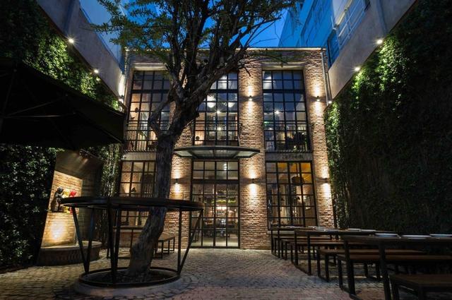 商業(yè)空間:越南西貢主題餐廳工業(yè)風(fēng)格設(shè)計