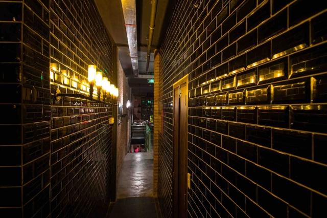 商業(yè)空間:越南西貢主題餐廳工業(yè)風(fēng)格設(shè)計