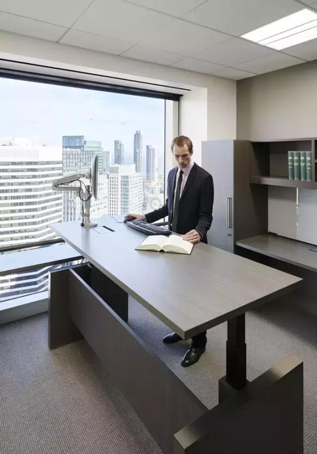 只有黑、白、灰三種顏色的辦公室？——極簡(jiǎn)主義的設(shè)計(jì)哲學(xué)