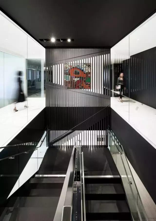 只有黑、白、灰三種顏色的辦公室？——極簡(jiǎn)主義的設(shè)計(jì)哲學(xué)