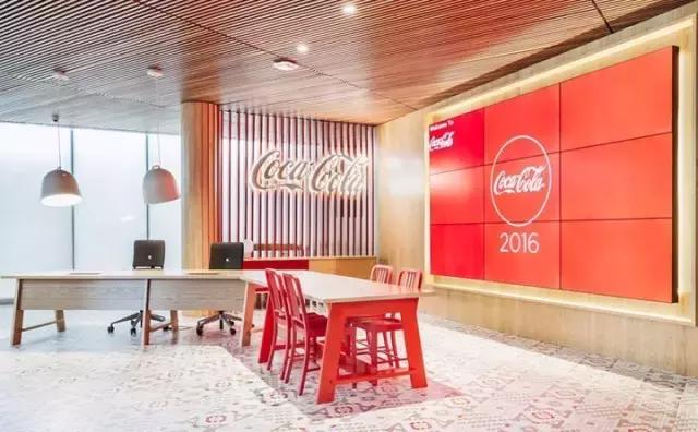 既有感官愉悅，又能體現(xiàn)品牌價(jià)值，我就服可口可樂的辦公