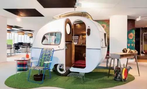 給我一個這么潮的辦公室，我一定會好好工作的！