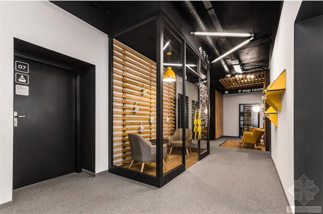 高端辦公室裝修設(shè)計經(jīng)典案例:波蘭Droids科技公司辦公室設(shè)計