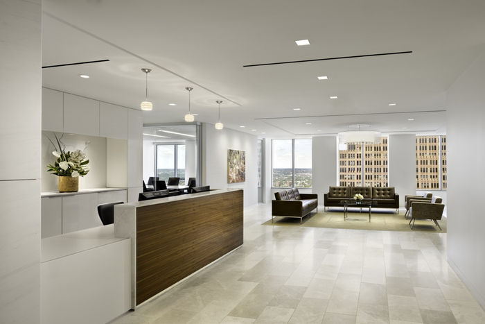 寫字樓正門放什么裝飾品？